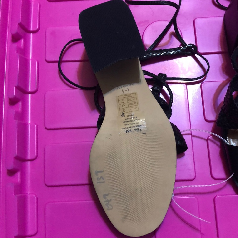 Shoe - Picture 3 of 7